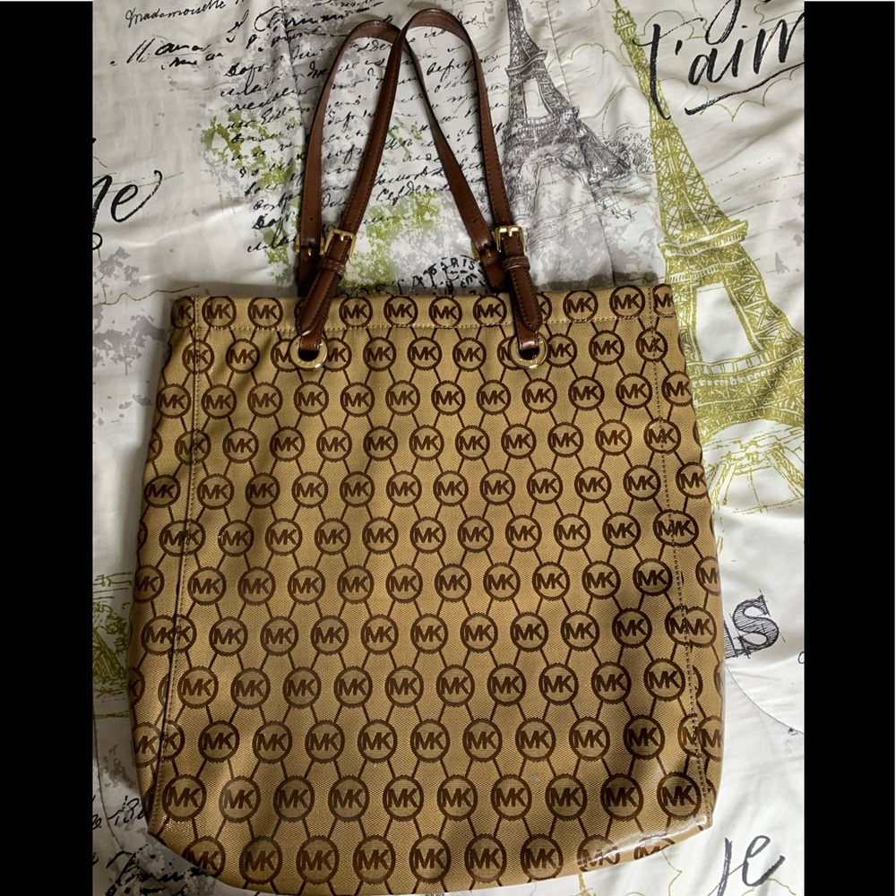 Beautiful Michael Kors purse